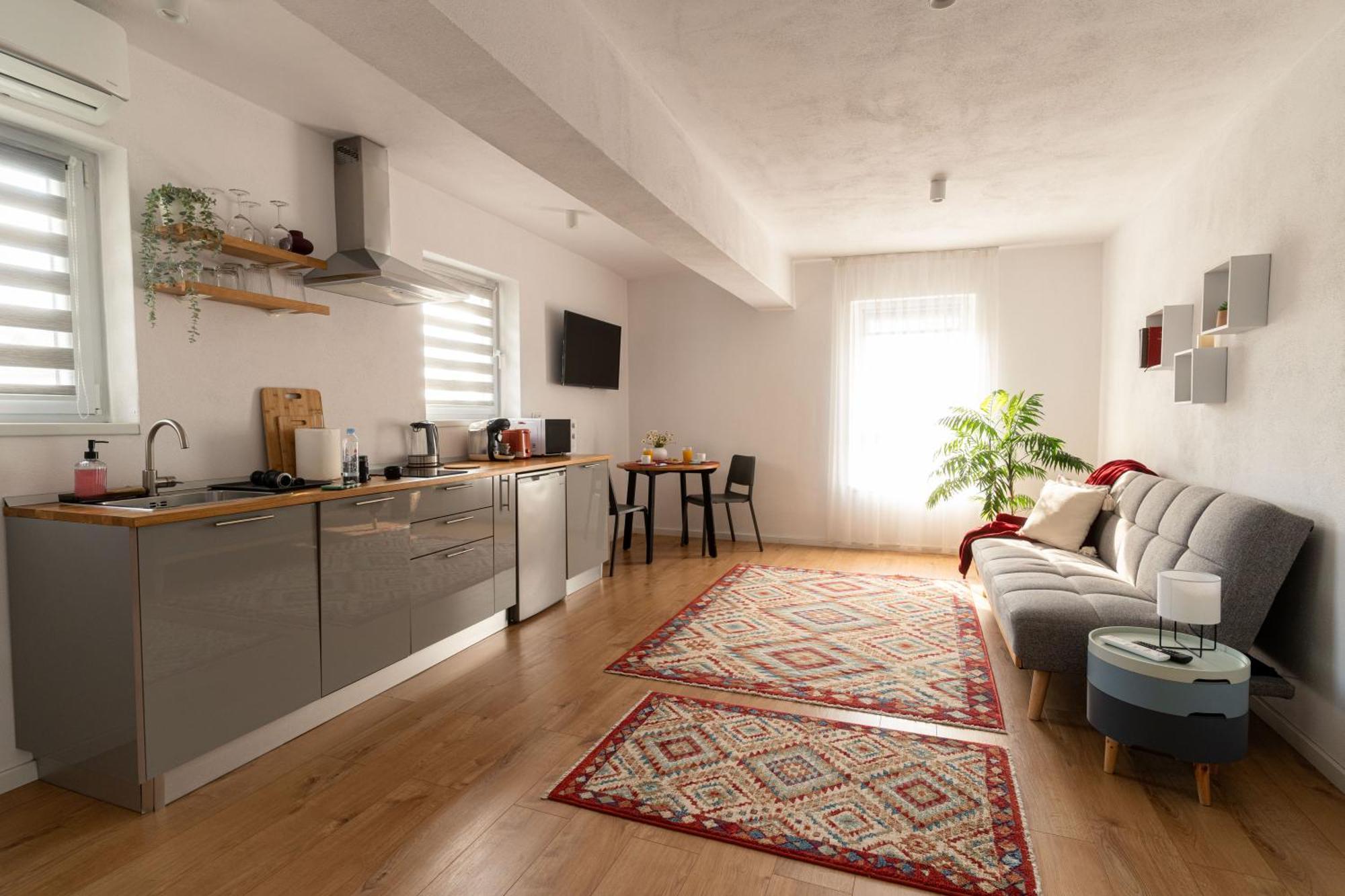 Urban Six Apartments Făgăraş 外观 照片